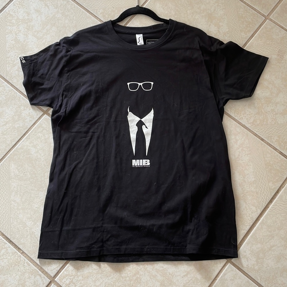 Men in Black MIB Graphic Tee Size Large